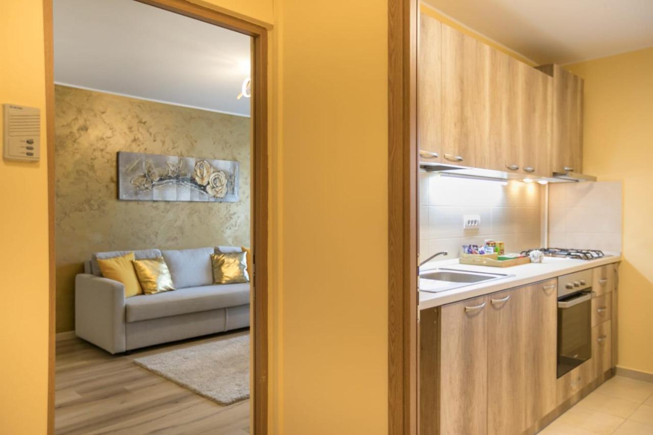 Golden Apartment Baneasa Bucareste Exterior foto