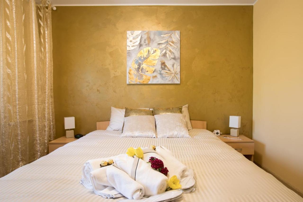 Golden Apartment Baneasa Bucareste Exterior foto