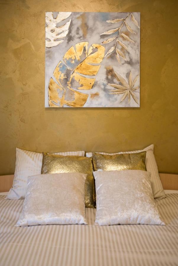 Golden Apartment Baneasa Bucareste Exterior foto
